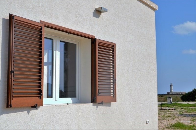 ferall-persiane-in-alluminio-stecca-orientabile-ciliegio-finestra